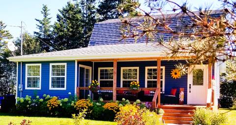 Year Round Cottage in the Heart of Cavendish