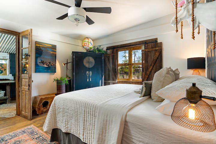 King size Bed - Master Bedroom with on-suite master bath.