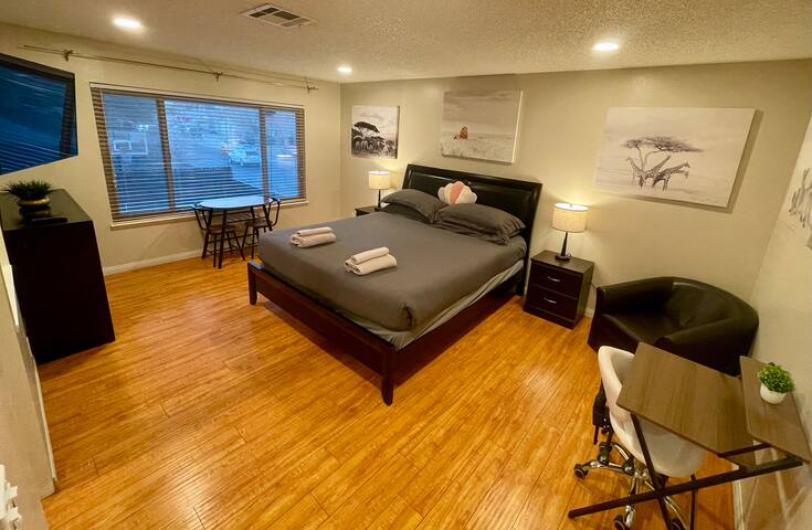 Ultimate Getaway! Pool, Basketball, FirePit & More gallery image 3