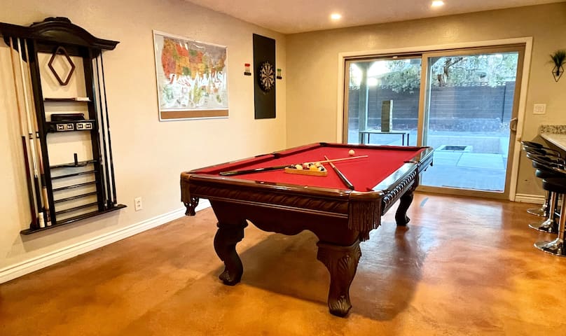 Ultimate Getaway! Pool, Basketball, FirePit & More