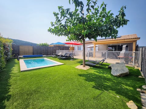 Ardèche gîte, air conditioning, 3 bedrooms, private heated pool