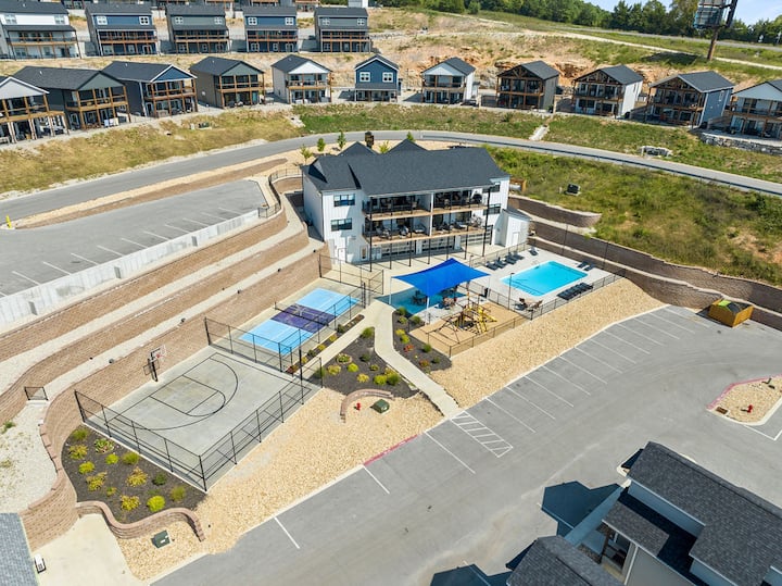 All Ensuites, Lake View, & Entertainment - Houses for Rent in