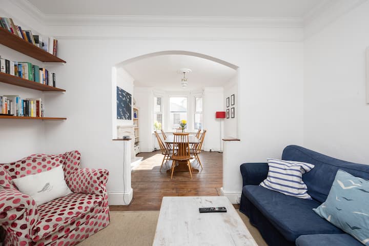 Seaside House - Large Family Home - Littlehampton
