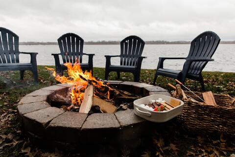Spacious Lakefront Retreat | VIEWS | Firepit