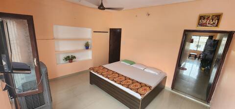 Independent house 800 sq feet VIP Location