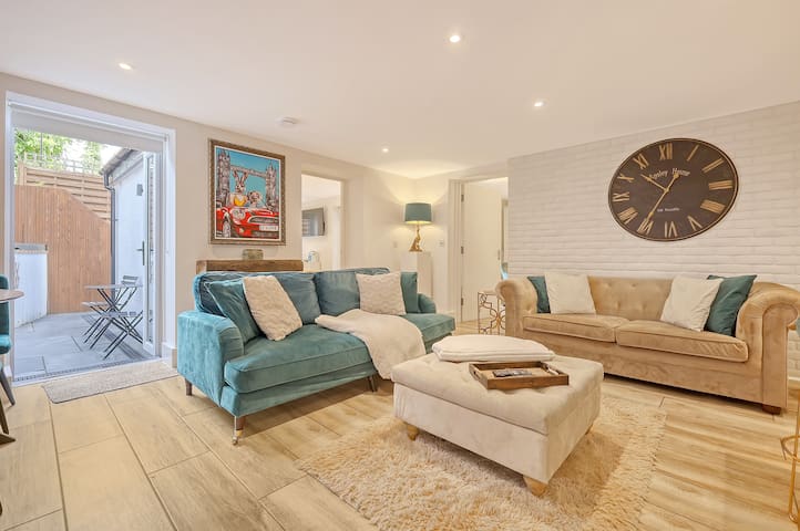 Wanstead, Escape London in London-Luxury 2 Bed