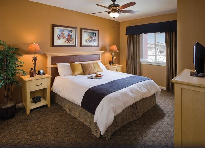 NYE 2025 Vegas! 1 BR Club Wyndham Tropicana gallery image 3