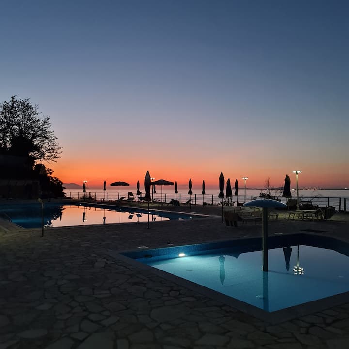 SUNSET HOUSE