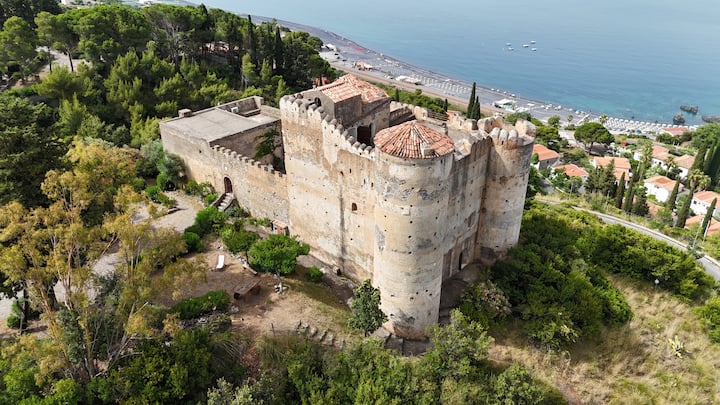 Medieval Stay Gathering Retreat Celebration Events - Praia a Mare