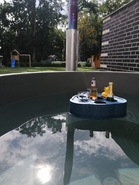 Family Vacation, Large Garden, Hot Tub, Playground