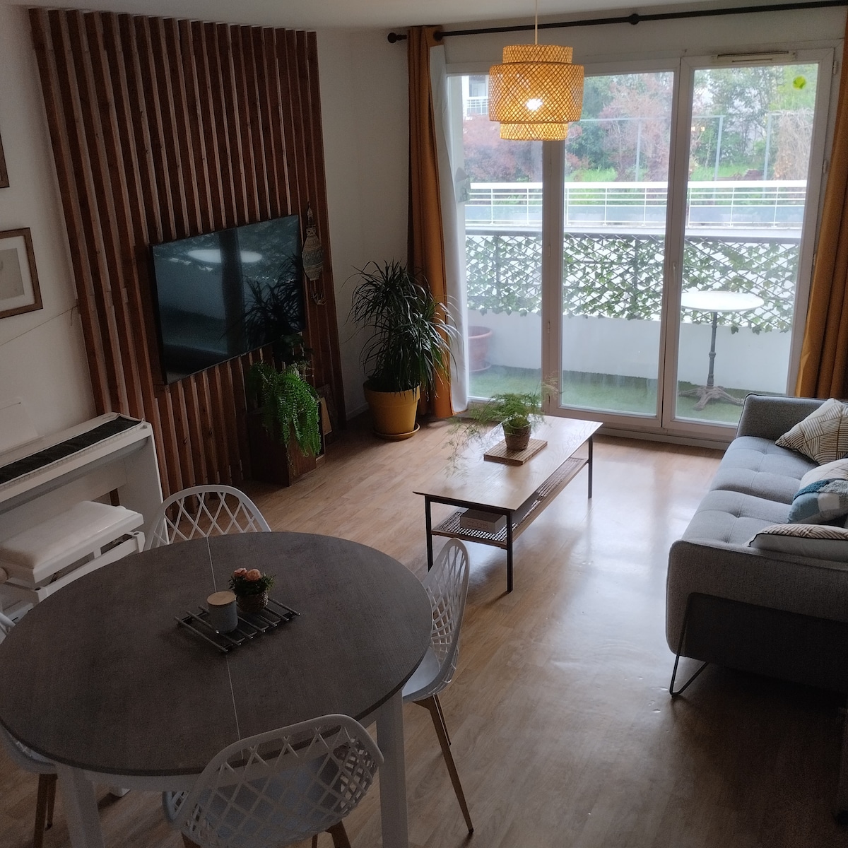 Top performing Airbnb: Cozy Apartment next to underground in Saint Ouen Sur Seine