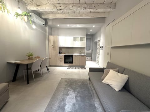 Annuncio Airbnb popolare: Petronilla House Sanremo Center 008055-LT-1202 a Sanremo