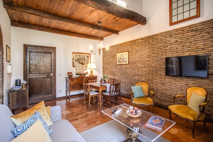 Quiet roof terraces close to fontana di Trevi