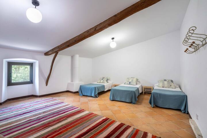 Casa rural renovada en finca agrícola familiar gallery image 5