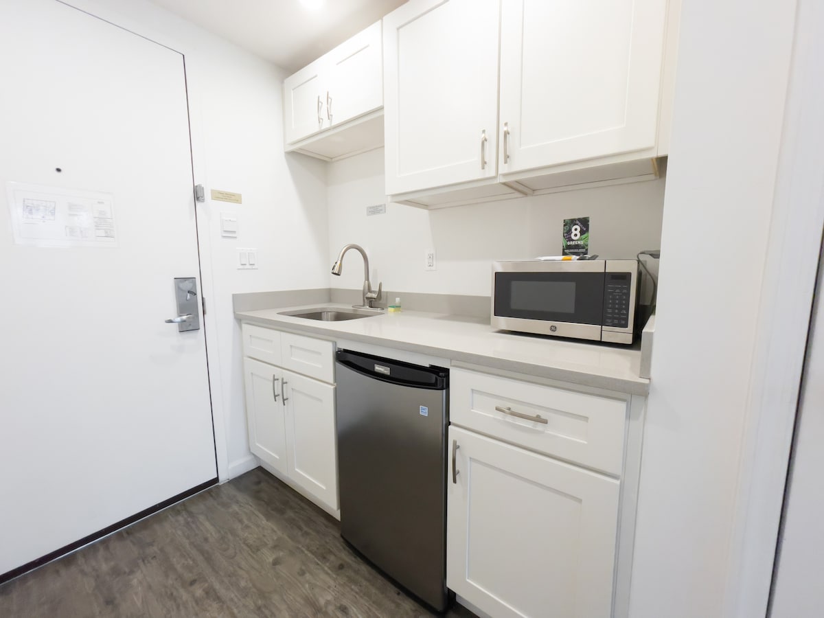 Successful Airbnb property: 138 Bowery Modern Queen Studio in So Ho Little Italy Hudson Square
