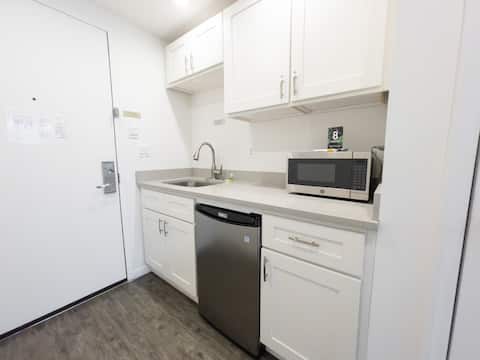 Successful Airbnb property: 138 Bowery Modern Queen Studio in So Ho Little Italy Hudson Square