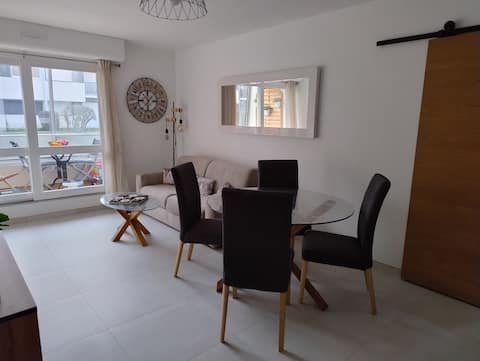 Propriété Airbnb réussie: Nice 2-room, fully renovated à Courseulles Sur Mer