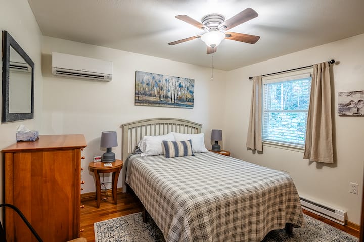 Bedroom with Queen Bed