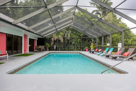 Palm Palace - Two House Compound Sleeps up to 22!