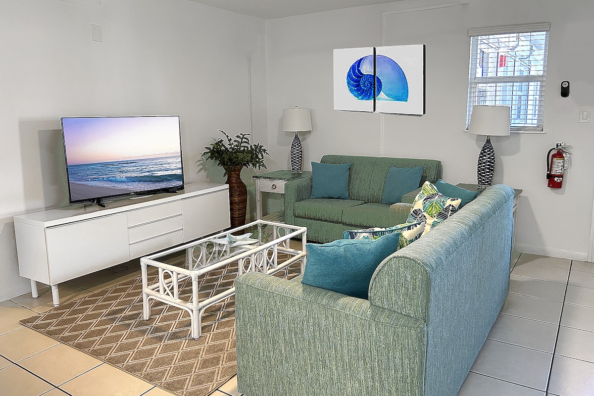 Top performing Airbnb: 2 Bdrm Oceanfront Complex Private Beach & Pool in Key Colony Beach