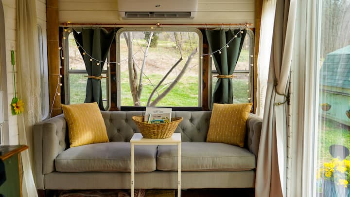 Pastel Tiny Home • Romantic Retreat On 15 Acres -