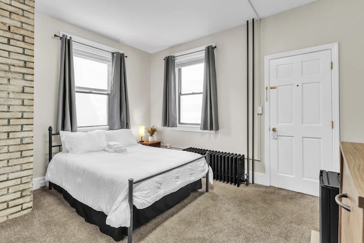 Habitación 1.

***Esta habitación, junto con la otra, tiene su propio anuncio en Airbnb, las fotos son de referencia y se pueden reservar a huéspedes adicionales en función de la disponibilidad***