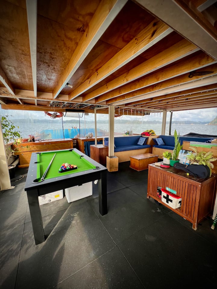 Houseboat In The Bay Of Islands - Paihia
