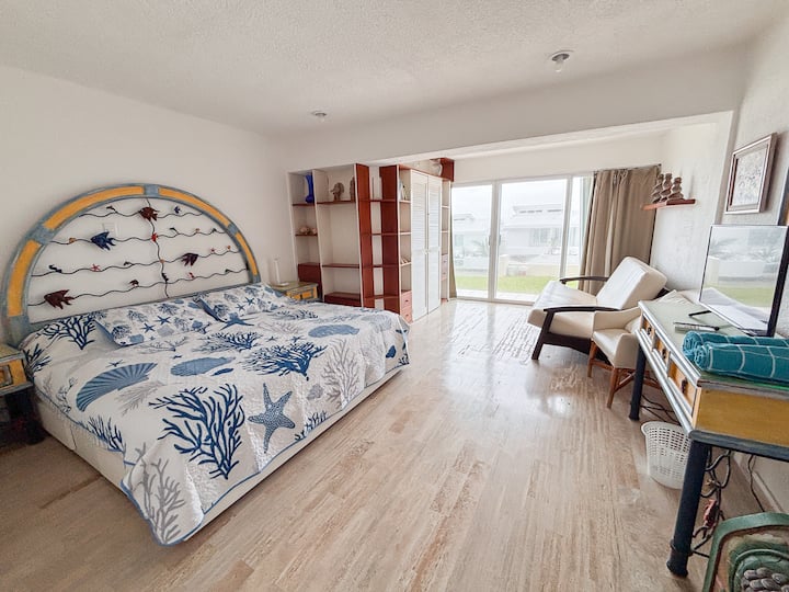 king size bedroom with queen sofa couch, sleeps 4