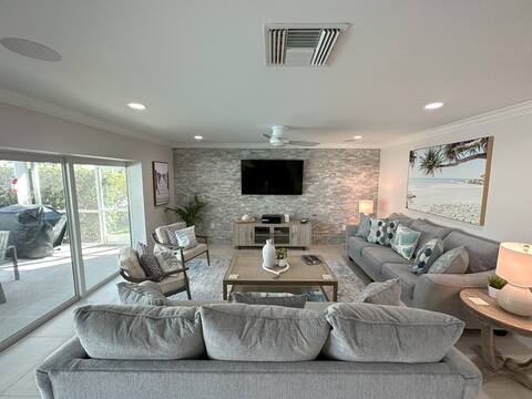 Luxurious Waterfront Retreat W/Heated Pool & Dock