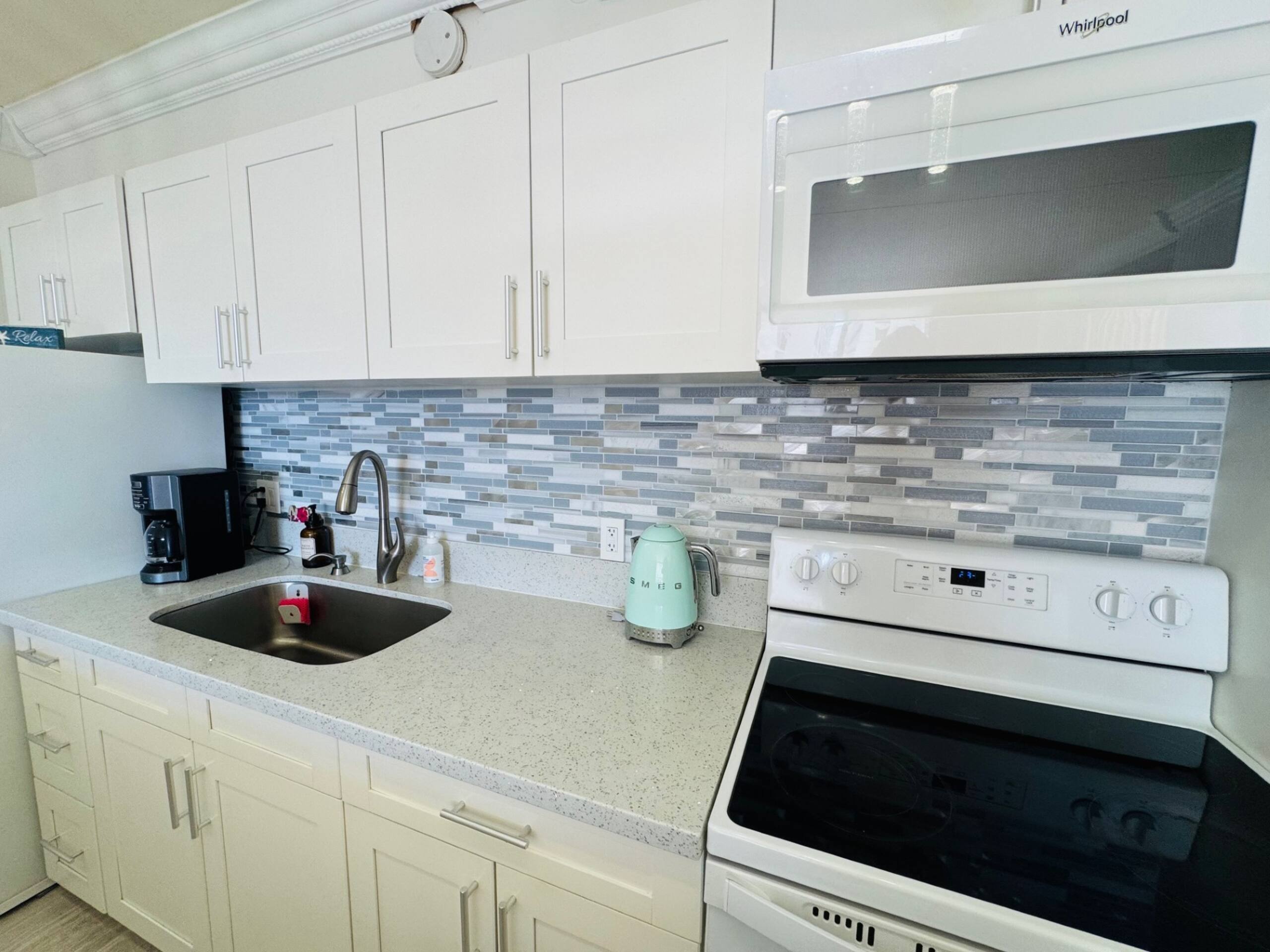 Condo in Honolulu · ★4.9 · 1 bedroom · 3 beds · 1 private bath - Image 32