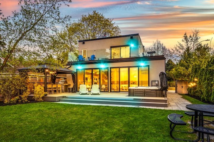 Waterfront Home, City/Sunset View & Steps to Beach