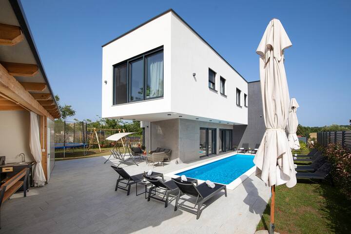 Davorowski Holiday Homes managed Airbnb listing 1
