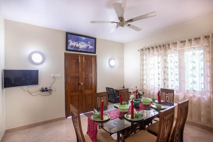 Dining area image 1