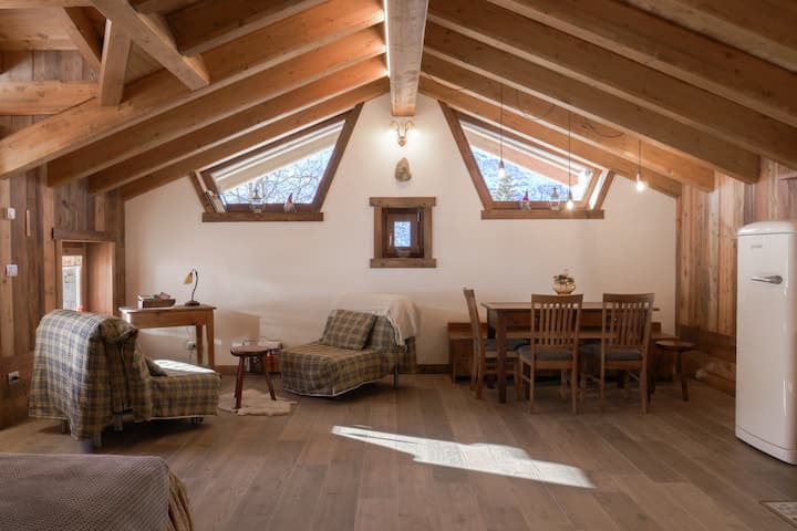 Tsan (1° piano)
Open space
---
Tsan (1 piano)
Open space