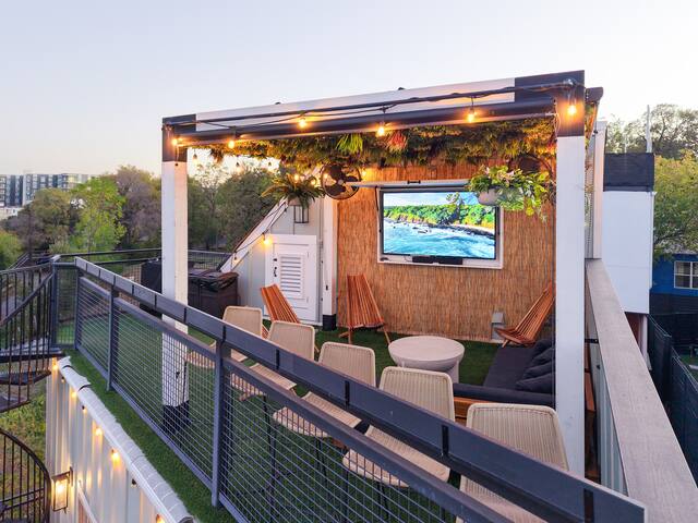 Huge Group Compound | Heart of ATX | Sleeps 41 gallery image 4