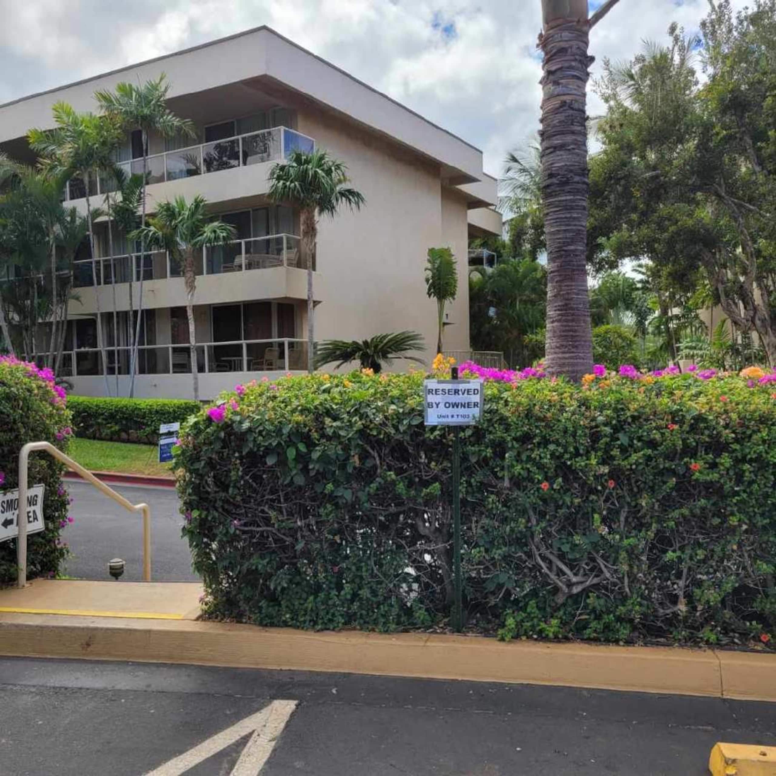 Condo in Kihei · ★4.94 · 1 bedroom · 2 beds · 1 private bath - Image 11