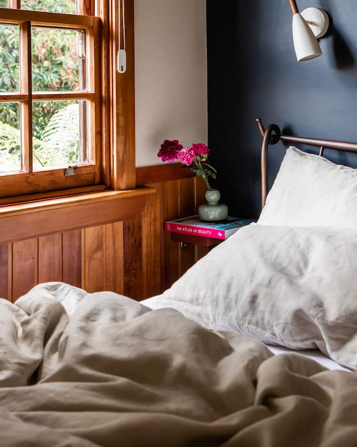 Keep warm with down doonas, wool blankets, woollen underlays and dual programmable electric blankets. 

Luxuriate in pure French flax linen quilts. Bedside USB charging, power sockets and adjustable reading lights. 

©Natasha Mulhall Photography