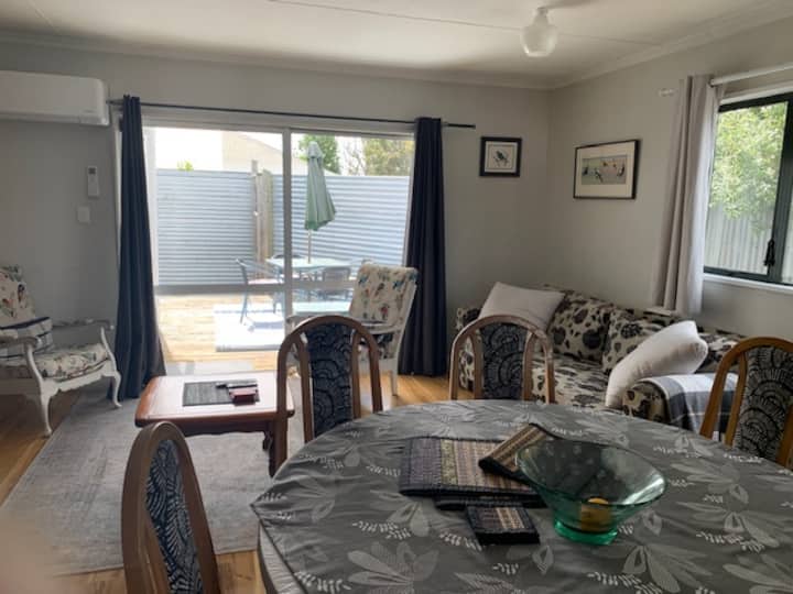 1920 Villa – Simple, Comfortable, Close To Town - Blenheim