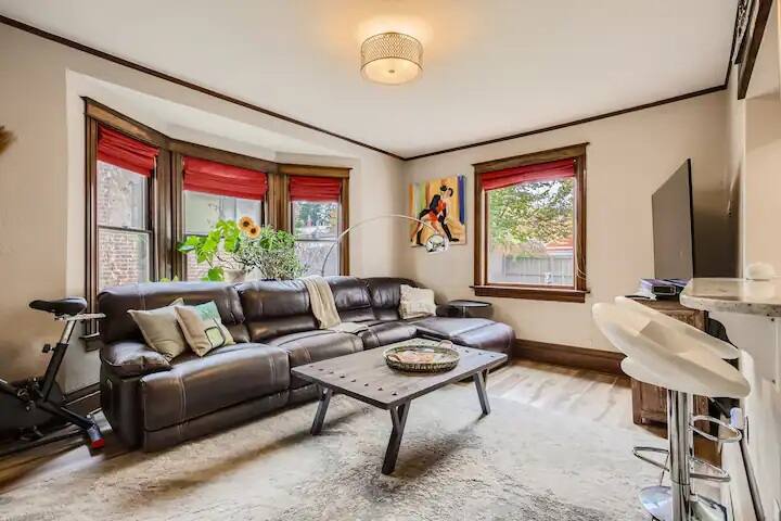 Charming Single Family Home Central-Seek Long Term gallery image 3