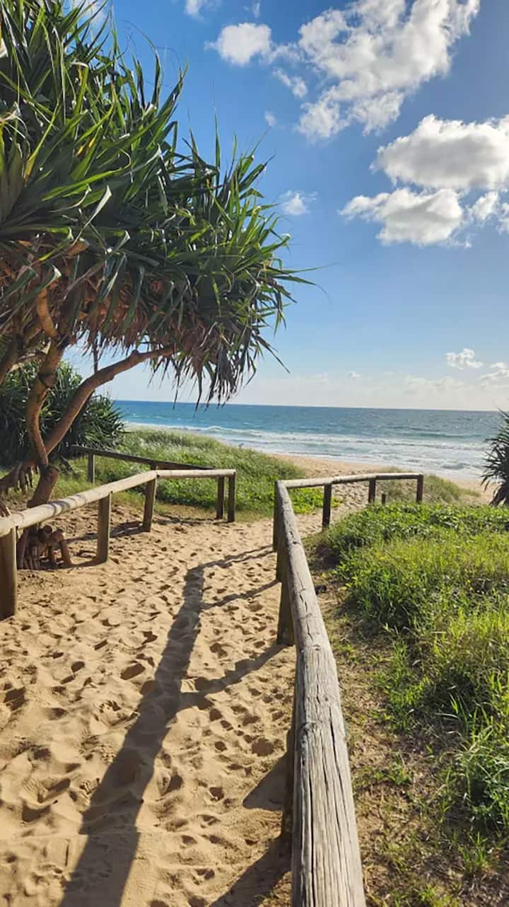 Large Ensuite Room In A Shared Beachfront House - Mooloolaba