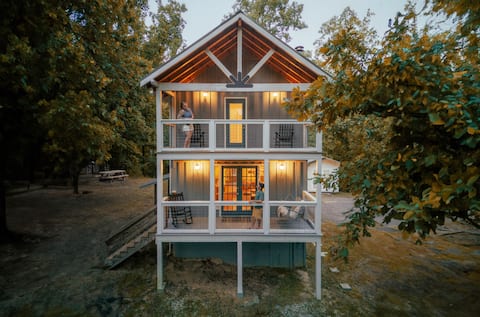 Top performing Airbnb: Pigeon Forge · XL Hot Tub · Near National Park in Pigeon Forge