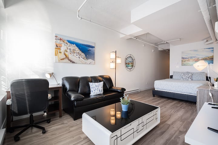 Corporate Studio | Relocation | Near Jean-talon - Montréal