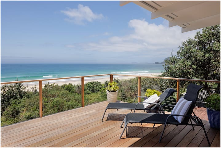 Twin Fins Beachfront Blueys with Spectacular Views