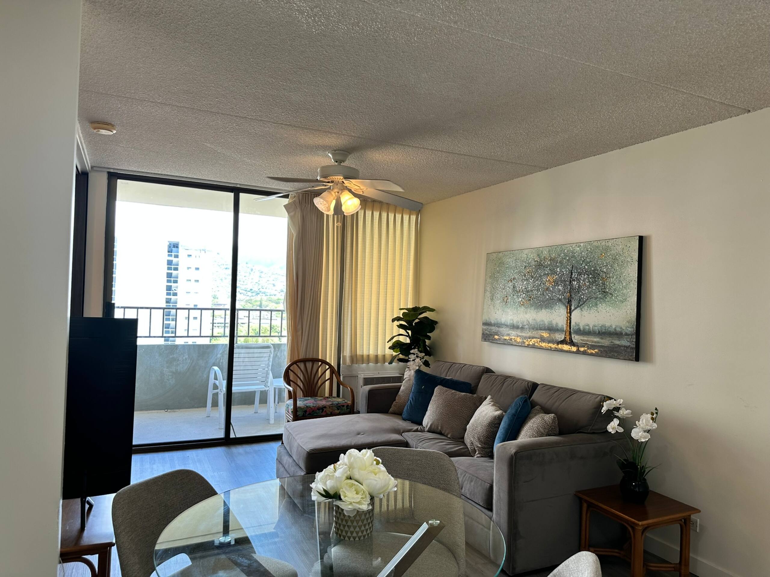 Condo in Honolulu · ★4.58 · 1 bedroom · 3 beds · 1 private bath - Image 6