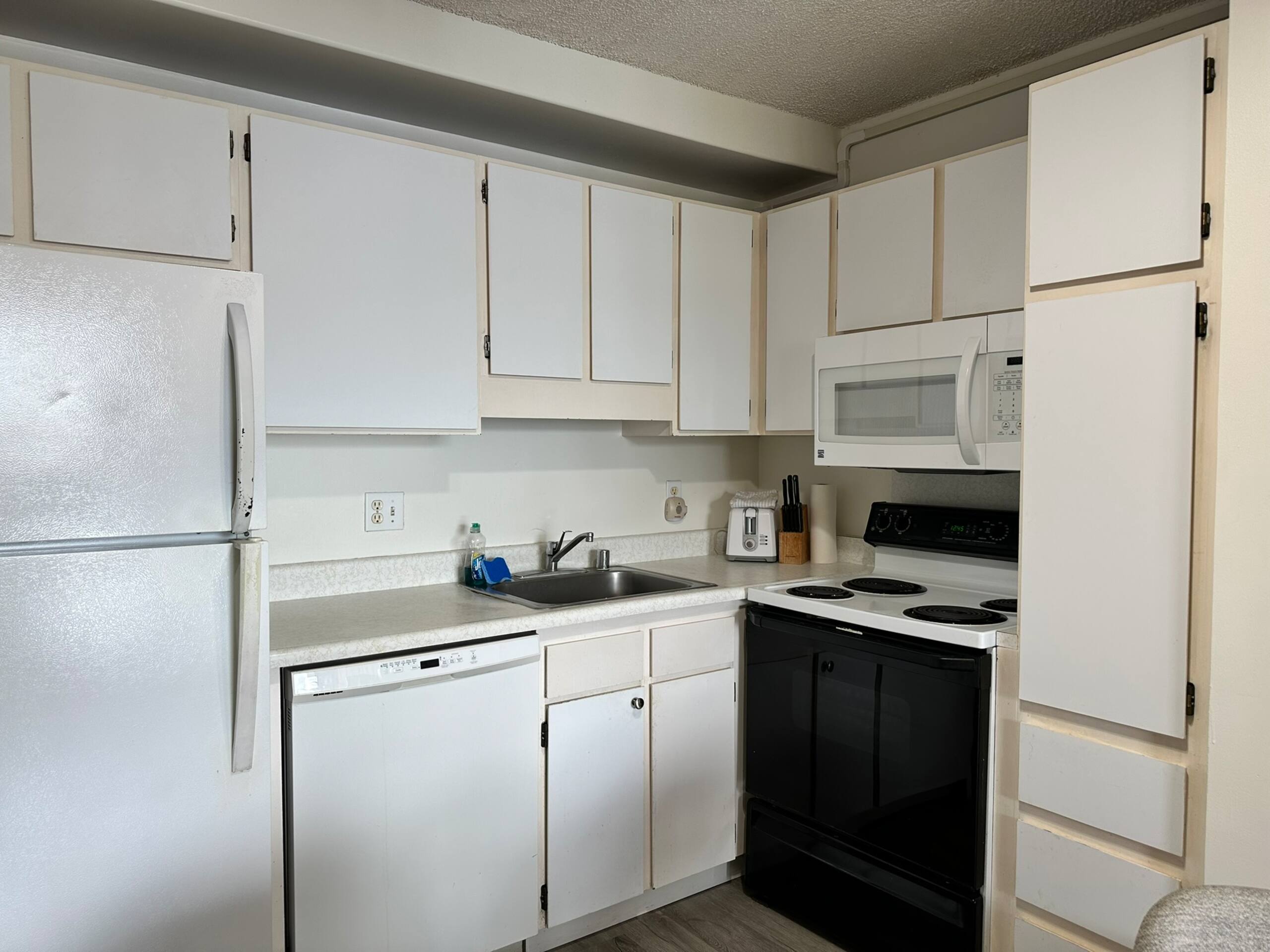 Condo in Honolulu · ★4.58 · 1 bedroom · 3 beds · 1 private bath - Image 7