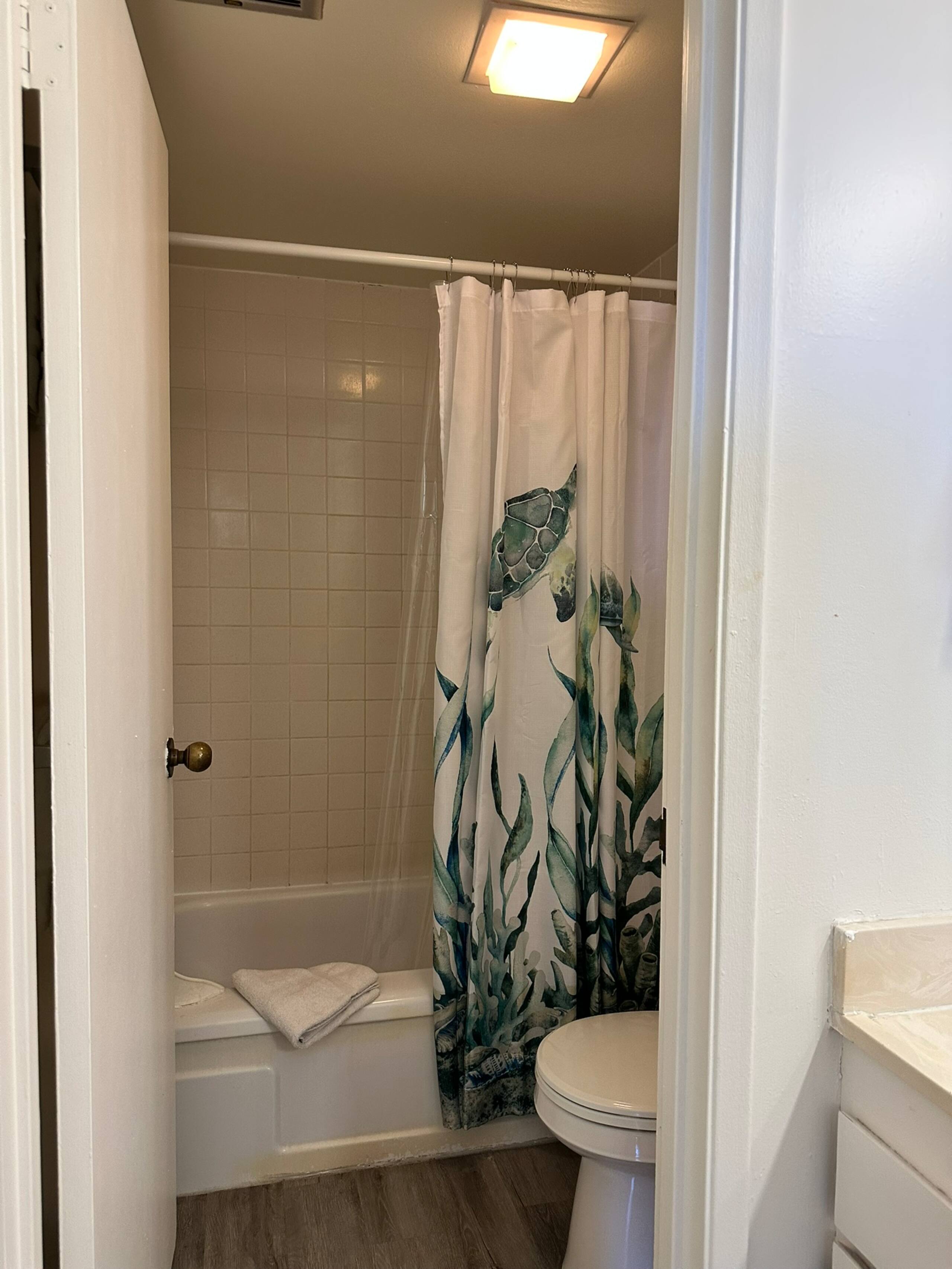 Condo in Honolulu · ★4.58 · 1 bedroom · 3 beds · 1 private bath - Image 11