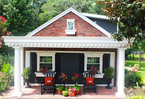 19th Century Coastal Cottage with Modern Amenities