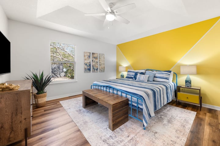 ชั้น 2 -- ห้องนอน #6
The Sunshine Room
ห้องน้ำในตัวเตียงคิงไซส์ 