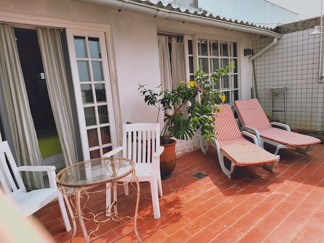 Apartamento com varanda entre Copacabana e Ipanema