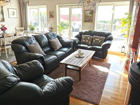 Popular Airbnb listing: Seaside accommodation with panoramic sea view 3 rooms, kitchen in Sotenäs